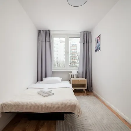 Metro Kondratowicza Homely By Bookinghost