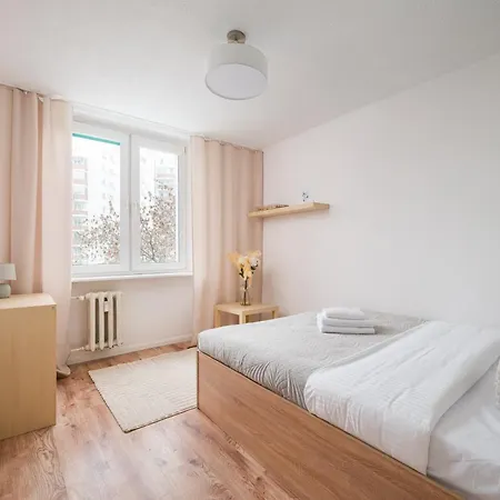 Metro Kondratowicza Homely By Bookinghost Daire *