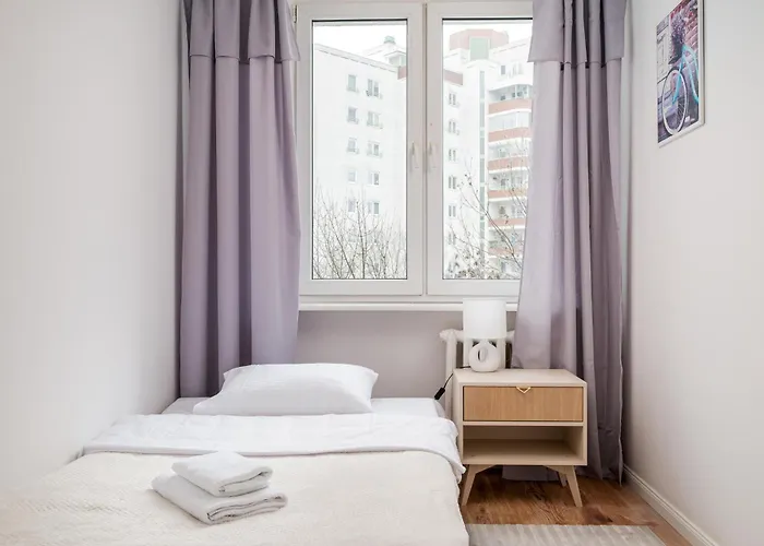 Metro Kondratowicza Homely By Bookinghost Daire *