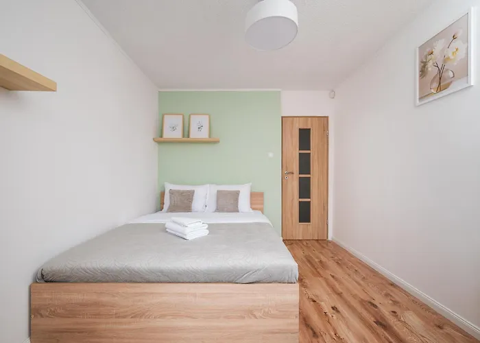 Metro Kondratowicza Homely By Bookinghost * Varşova